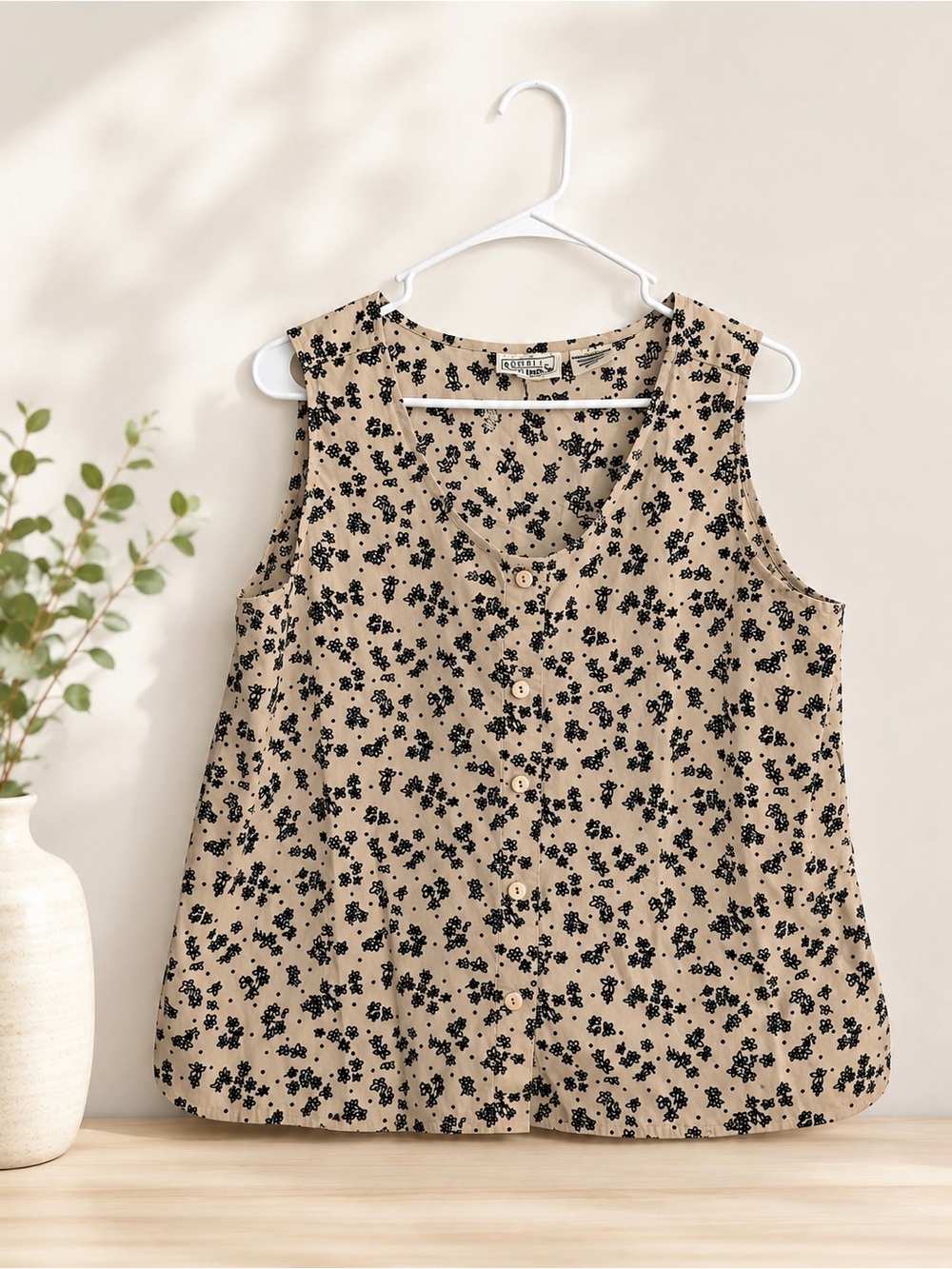 100% Cotton- Sleeveless Button-Front Floral Tank Top — Beige/Black